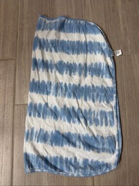 Noomie Tie-Dye nursing blanket